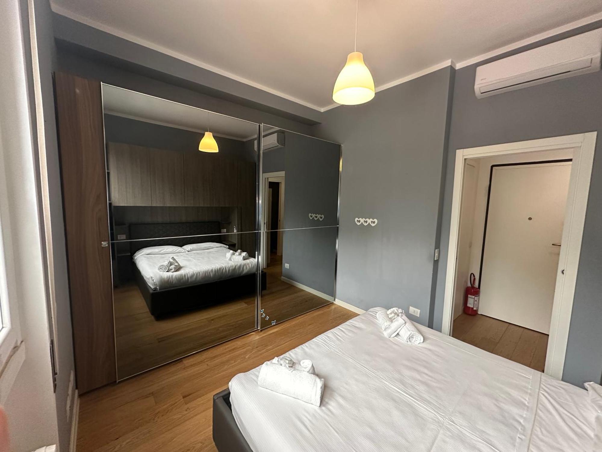 Metro Famagosta - Modern Suite Free Wifi & Parking Milano Exteriör bild